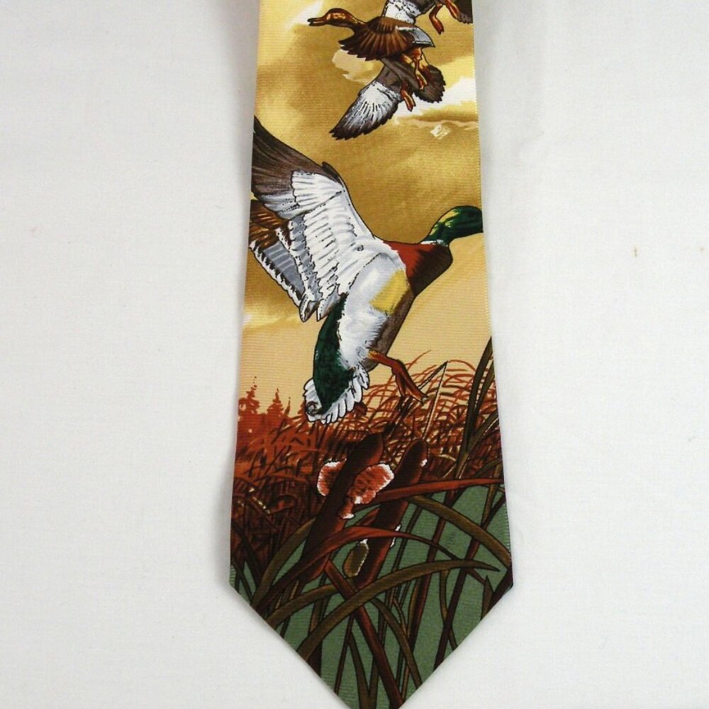 NWT Vintage Field & Stream Ducks Mallards Flying Hunting 100% Silk neck tie 56"